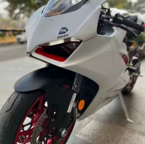 白色v222款，低价出售九五新二手摩托车，...