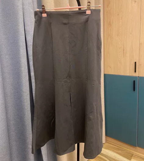 灰色鱼尾裙m码薄款 有弹性可搭配浅灰色针织...