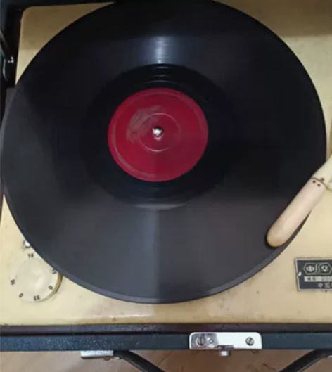 78转钢针唱片，董爱琳演唱，印度电影流浪者...