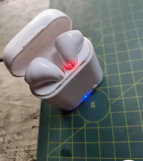 雅兰仕蓝牙耳机。二手旧货品相如图。一个耳机...