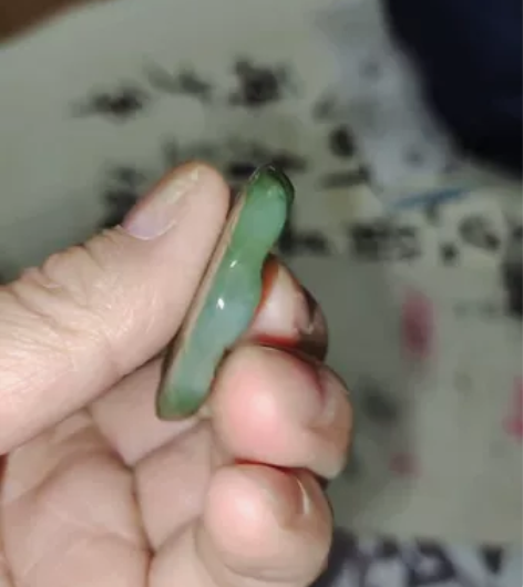 老翡翠玉雕观音吊坠一块,细质温润通透,水头...