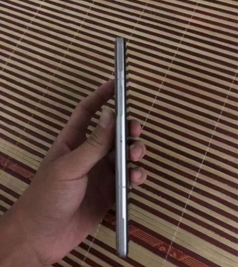 红米k40，游戏增强版，8+128g，后壳...