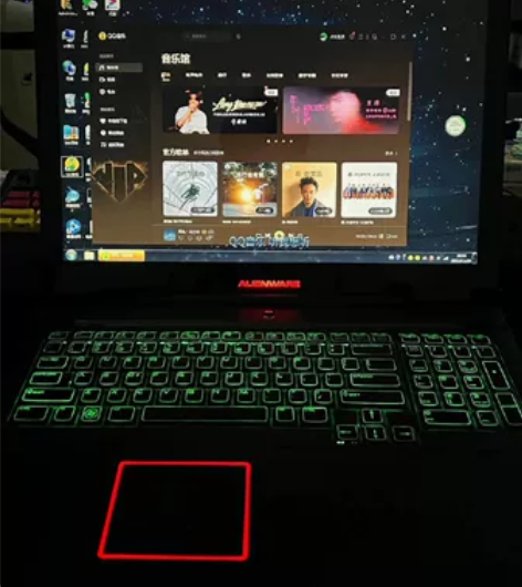 外星人笔记本，i7，买的时候1.8w，现白...