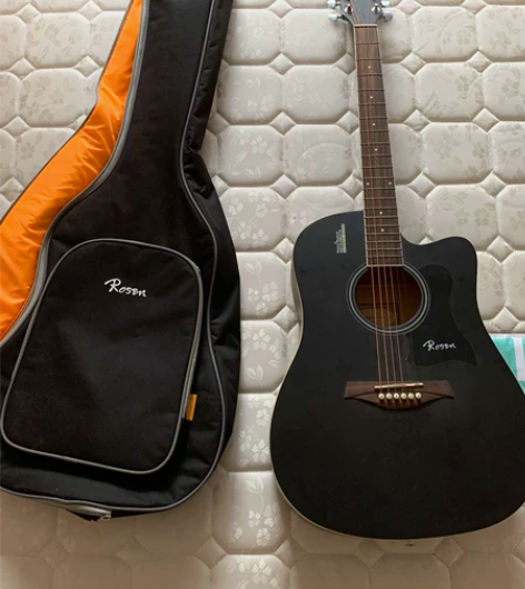 卢森吉他 八成新 买回来没时间学 一直闲置...