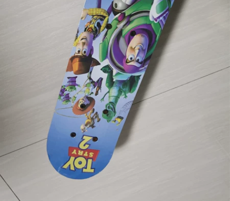 迪士尼玩具总动员全新滑板。43CM长，塑封...