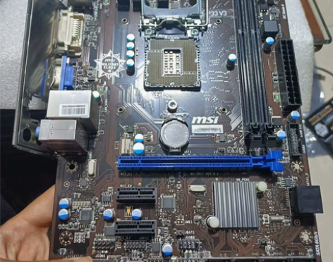 微星b85m-p33v3主板，成色新有挡板...