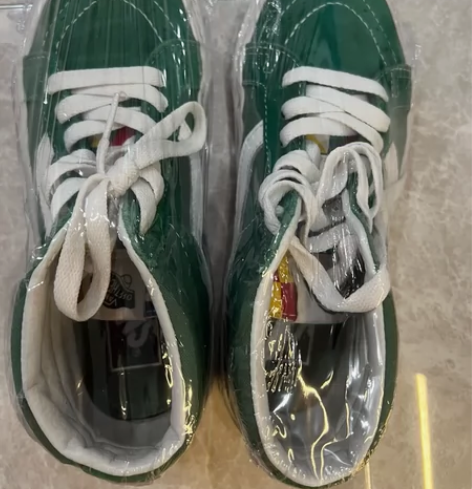 vans中帮绿色休闲鞋，穿过，保护膜是为了...