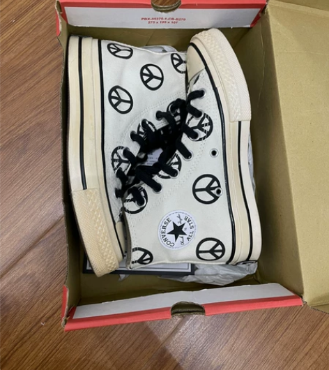 匡威高帮帆布鞋，过生日朋友送的，几乎没怎么...