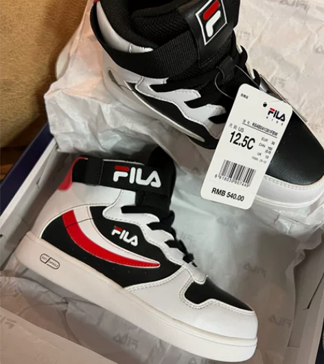 FILA运动鞋30码 内长18.5，仅试穿...