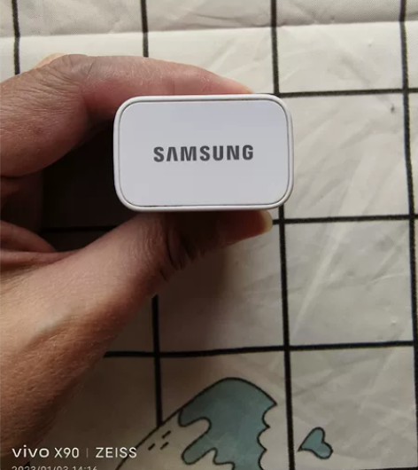 三星充电头，以前手机的，国行正品，没有毛病...