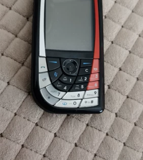 一代机皇诺基亚7610，功能全好，情怀机有...
