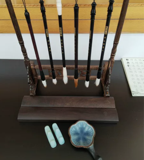 实木毛笔架，黑梓实木镇尺，六枝全新毛笔，墨...