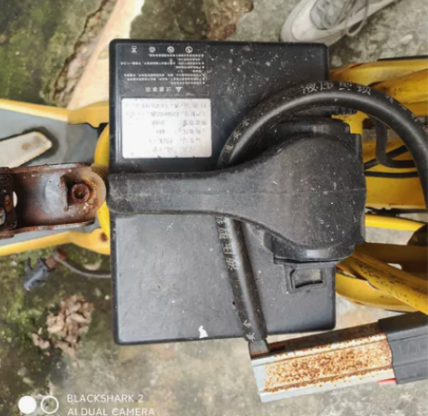 电动车电池低价出售，送外卖箱架子48V30...