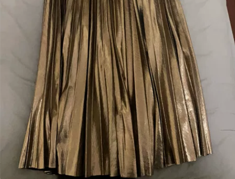 S号闪闪百褶裙 alike的牌子穿过2次后...