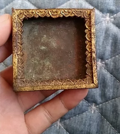 鎏金嘎呜盒。老嘎呜盒不完整了。工艺精湛厚重...