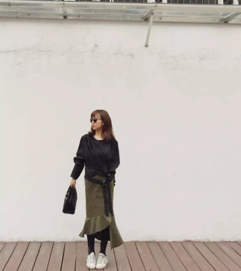 三毛衣柜Saint Moi不规则荷叶裙子....