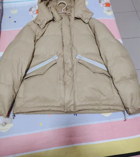 男士大码羽绒服，卡其色，超级衬肤色，面料很...