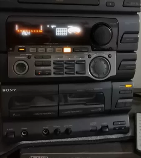 出一套SONY索尼FH-G80组合音响。卡...