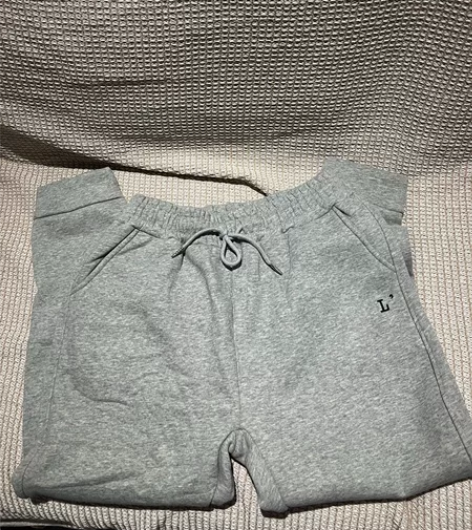 休闲加绒灰色卫裤，全新带吊牌，裤长95，腰...