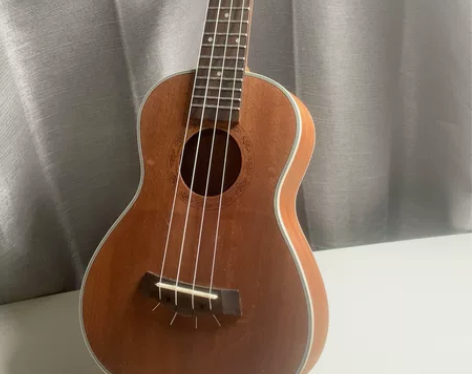 闲置23寸尤克里里 感兴趣的话点“我想要”...