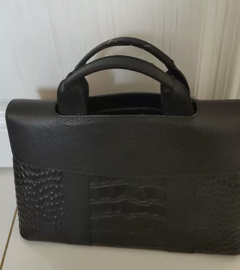 真皮，手提包，买的时间不长 感兴趣的话点“...