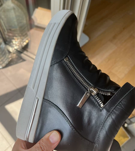 坡跟防水台春秋季坡跟单鞋，纯皮柔软舒适。不...