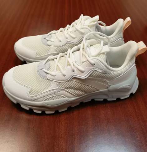 安踏得物退回全新微瑕鞋，品牌安踏复古休闲鞋...