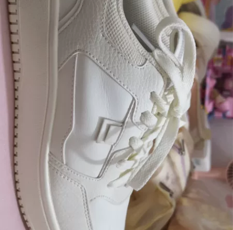 安踏白色运动鞋 感兴趣的话点“我想要”和我...