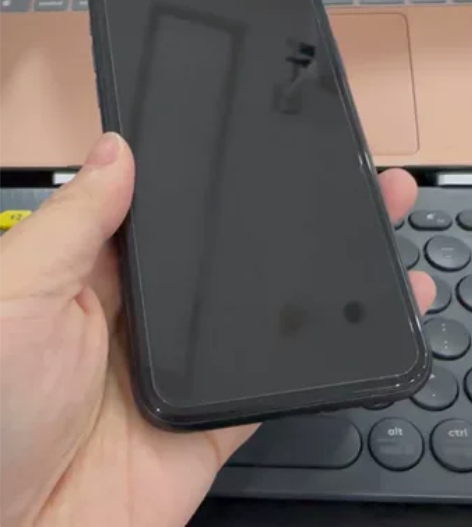 女生自用苹果手机11国行iPhone11 ...