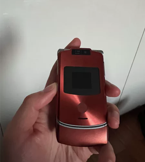 MOTO V3X，能开机功能正常，一部29...