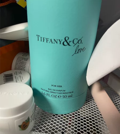 Tiffany香水 已经有一瓶 这瓶只打开...