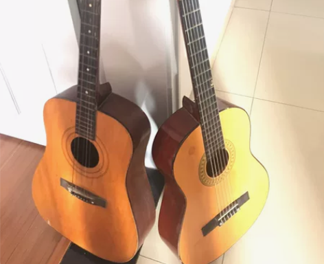 两把旧闲置吉他一起打包便宜出了。赶兴趣的朋...