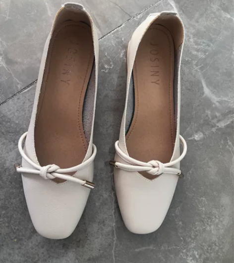 卓诗尼粗跟浅口单鞋，原价两百多买的，穿了两...