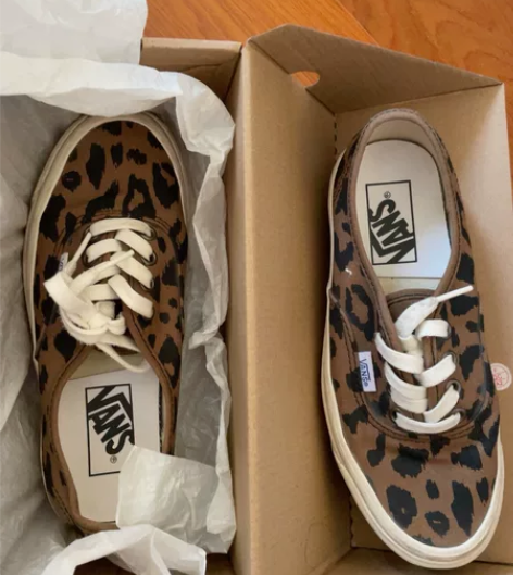 vans成都太古里购入， 绝对正，闲置不穿...