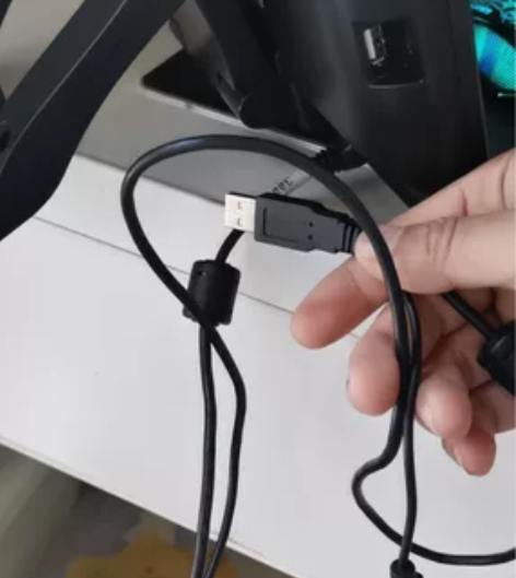 10.1寸USB触摸便携显示器， 测试八卡...