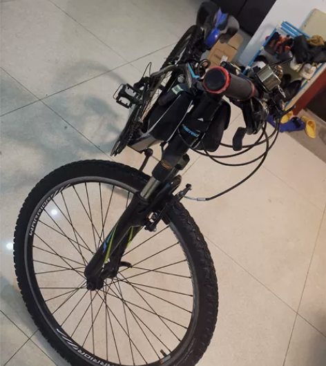 有辆闲置的自行车想出了,美利达,有手机支架...