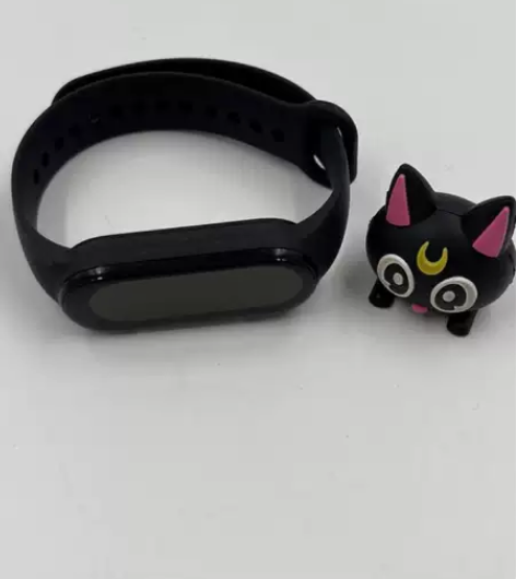 9成新小米手环6 系列 棱角磕碰，屏幕明显...