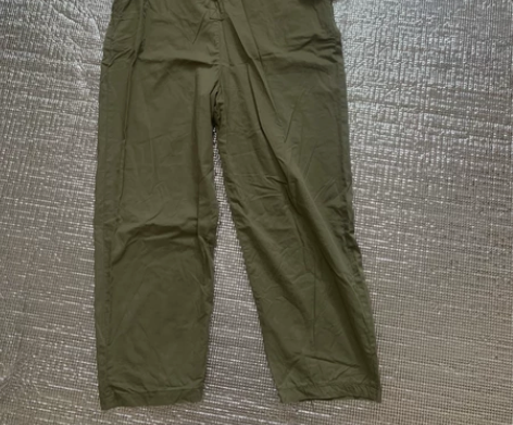 军绿色连体衣，连体裤 纯棉的这种布料本来就...