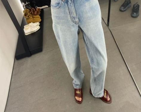 直筒高腰浅色水洗牛仔裤女阔腿摩登长裤202...