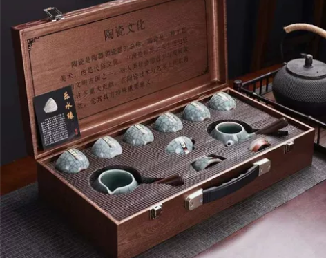 因疫情原因，实体店不开了，便宜出掉几十套茶...