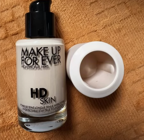 玫珂菲HD高清粉底，色号1N06，贴妆不卡...