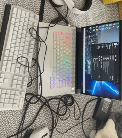 外星人笔记本全套，可单出，需要的私聊 感兴...