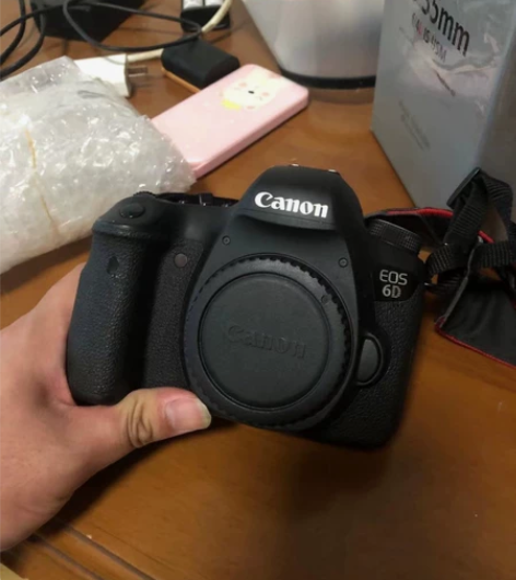 出一款二手佳能eos6d 相机机身完好，有...
