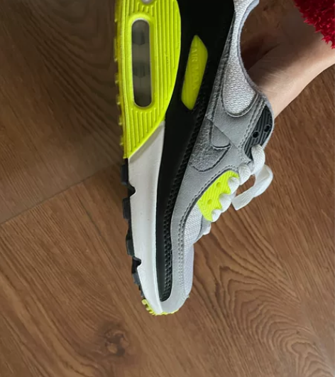 耐克运动鞋  36.5码 适合35.36脚...