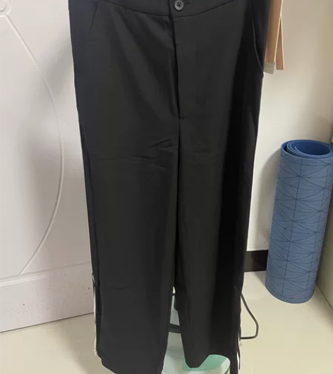 轩日黑色阔腿裤,全新的未穿过,腰围68能穿...