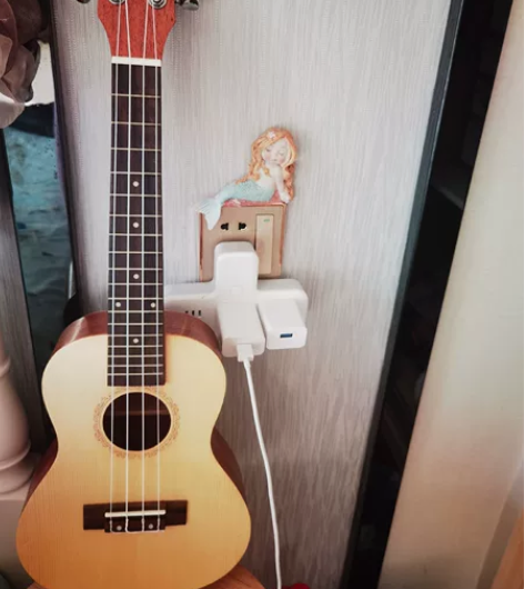 尤克里里，一时兴起买的，有小脱落，闲置了便...