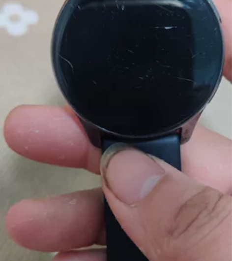 一加手表，有明显划痕，设备可以正常使用。已...