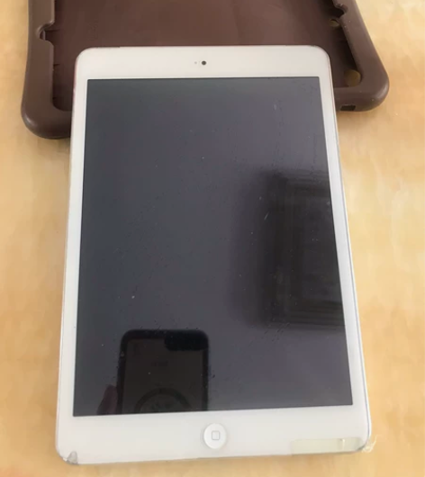老iPad mini，现在也就看看电视，刷...
