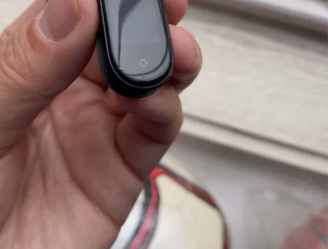 小米手环5，功能正常，成色见图，正面下方有...