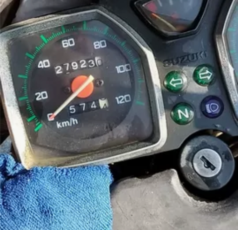 日本铃木王GS125摩托车，裸车出，发动机...